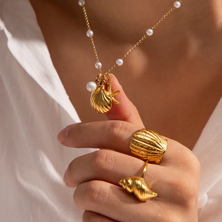 EleganceShell Necklace